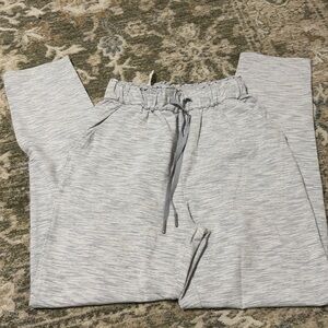 Lululemon grey workout 7/8 straight leg pant